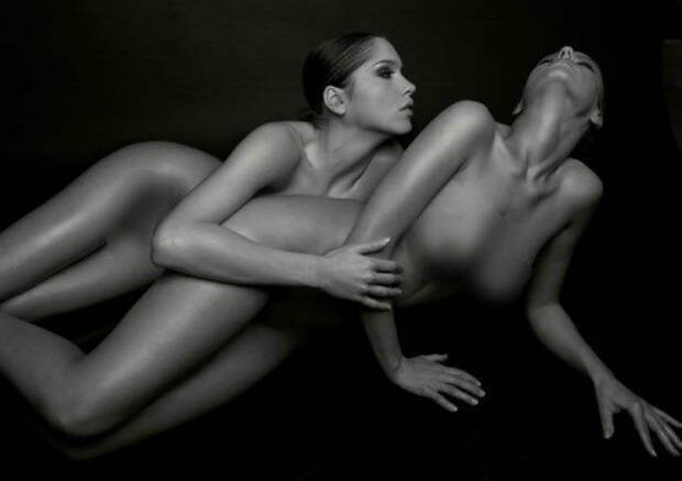 Голая красота по-австрийски: черно-белое ню от Сильвии Блум