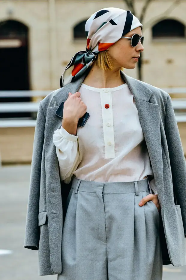 Что носить с пальто на голове женщинам