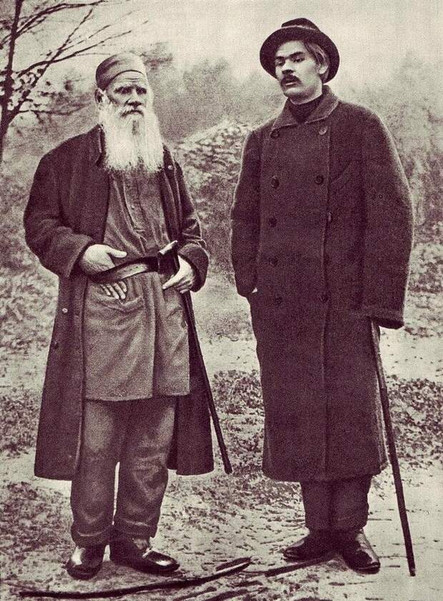 Лев Толстой и Максим Горький. Источник: Яндекс картинки