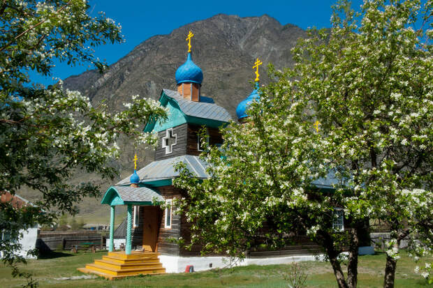 Храм Святителя Николая в Коо.