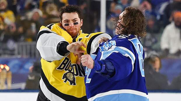 Русский вратарь устроил драку на глазах у 60 тысяч американцев! Василевский эффектно побил голкипера сборной США