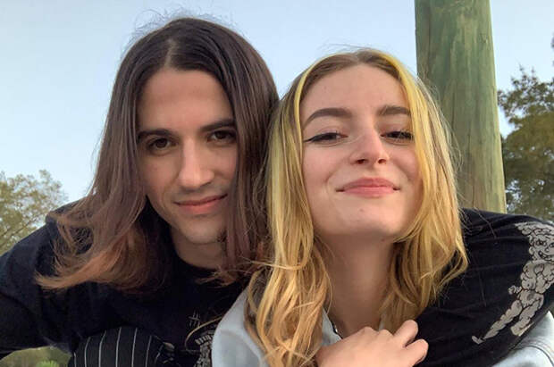 Дочь Анжелики Варум и Леонида Агутина опубликовала новые фото с бойфрендом в честь годовщины отношений