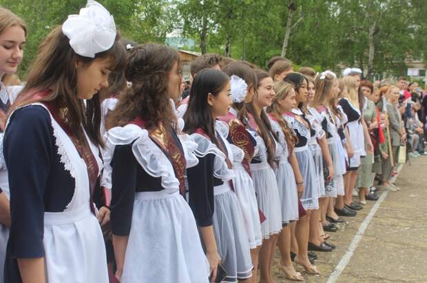 Для 884 выпускников-одиннадцатиклассников школ Уссурийска отзвенел последний звонок