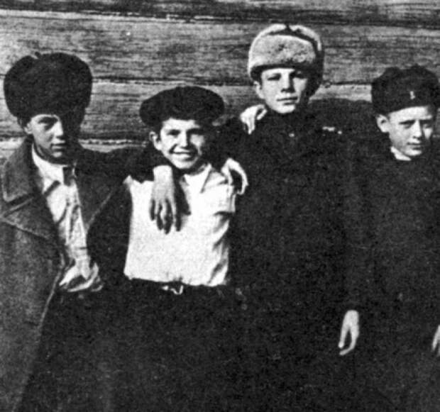 Малоизвестные факты о первом космонавте планеты Юрии Гагарине (55 фото)