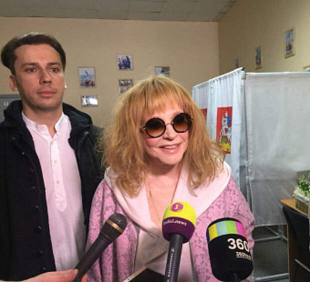 Картинки по запросу вид Аллы Пугачевой,на избирательном участке в Звенигороде.