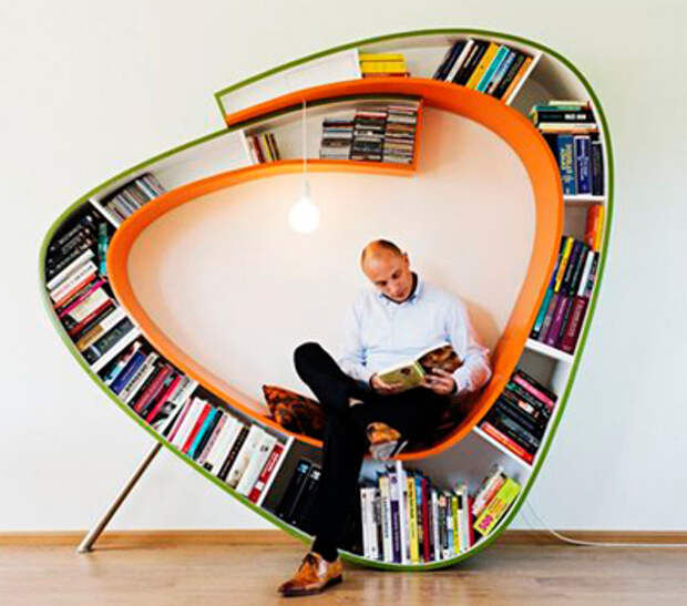 Книжная полка.