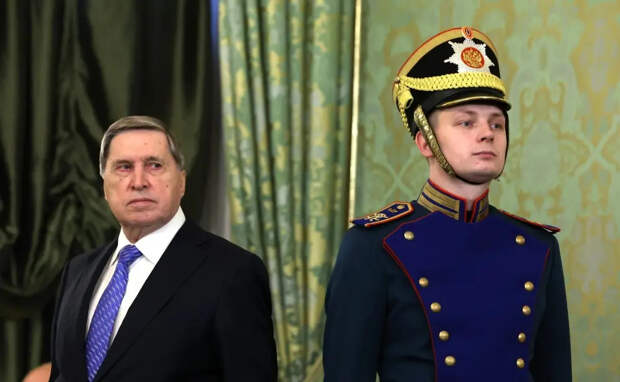 Ушаков: в разговоре с Трампом Путин указал, что запугать приехавших на 9 Мая лидеров пытались поклонники нацистов