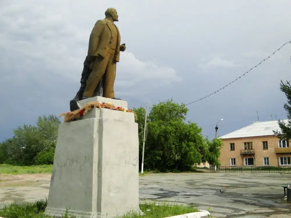 Погода первомайский челябинская область коркинский. Коркино памятник Ленину. Роза Коркинский район. Поселок Коркино Челябинская область. Коркино Челябинская область поселок роза.