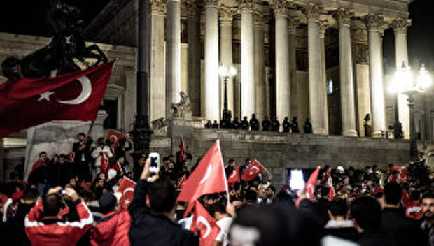 Митинг в поддержку Эрдогана в Вене, Австрия. Архивное фото