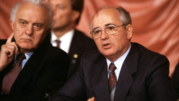 Михаил Горбачёв и Эдуард Шеварнадзе. /Фото: cdn22.img.ria.ru