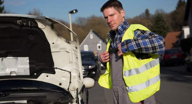 Обязан ли водитель показывать инспектору светоотражающий жилет?