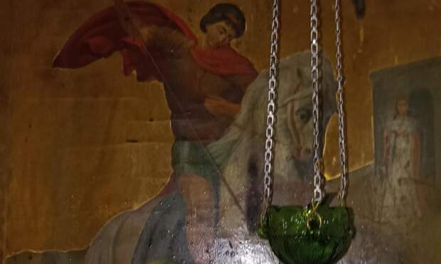 Икона Георгия Победоносца замироточила в соборе Онеги