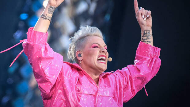 Пинк опровергла слухи о разводе и призвала обсуждать файлы Эпштейна