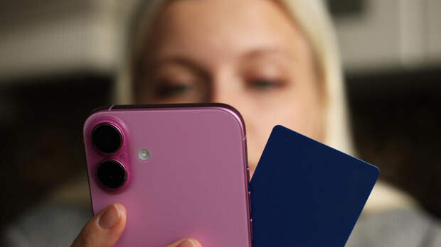 Россиянам рассказали об опасности хранения фото документов и карт на телефоне