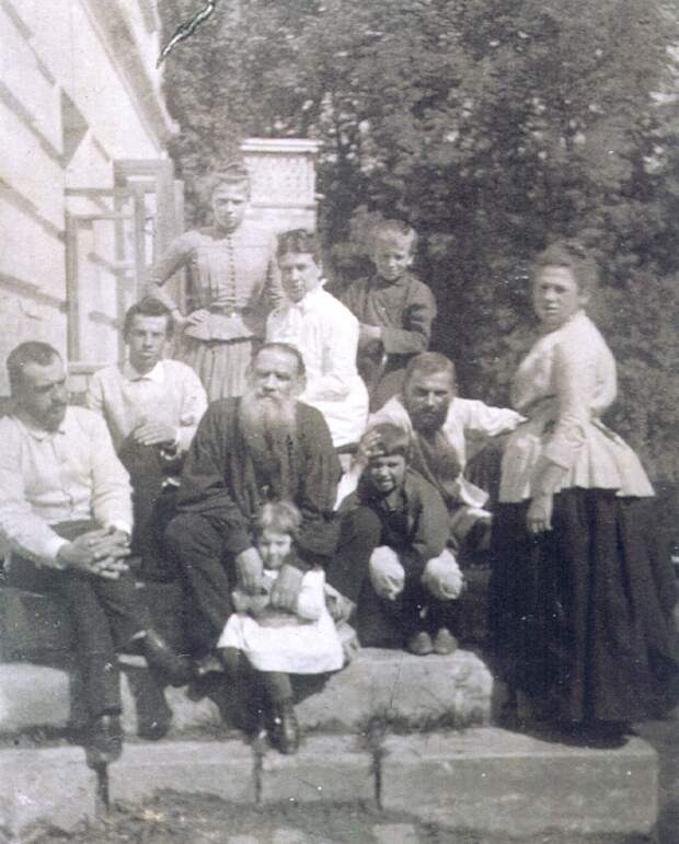 Family_of_L._Tolstoy.jpg
