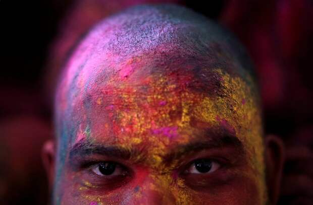 Красочный фестиваль Lathmar Holi в Индии