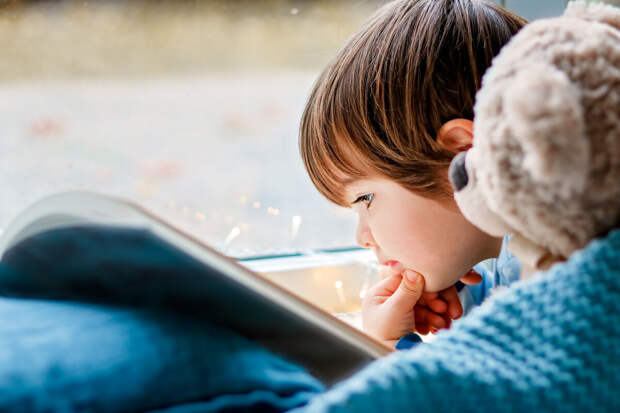 Психолог Сальникова: сказки подойдут для чтения детям в возрасте до трех лет