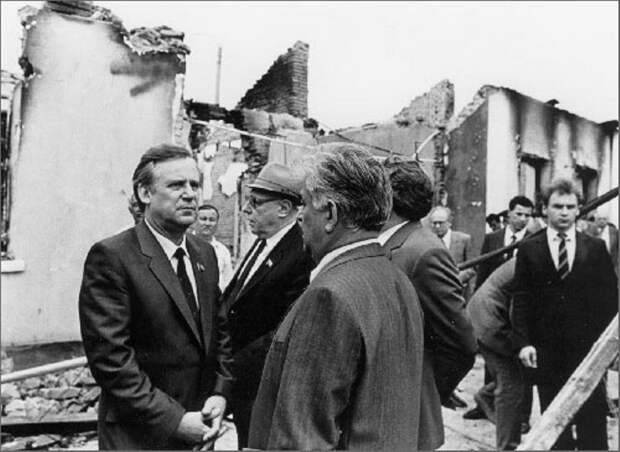 Председатель Совета министров СССР Николай Рыжков в Фергане, 1989.