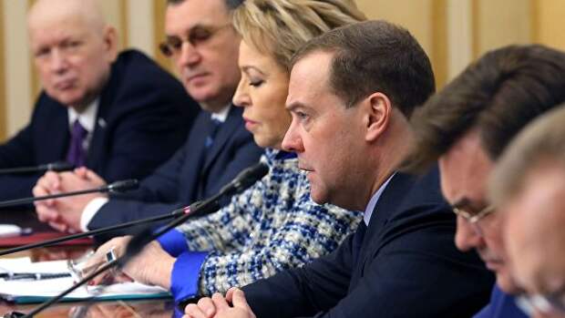 Медведев напомнил, куда правильно ставить ударение в слове свекла