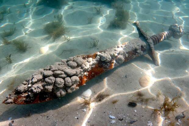 Редчайший меч XII века найден на дне Средиземного моря в Израиле