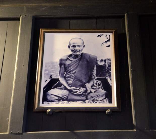 Фотография монаха Acharn Mun Bhuridarto. Фото автора.