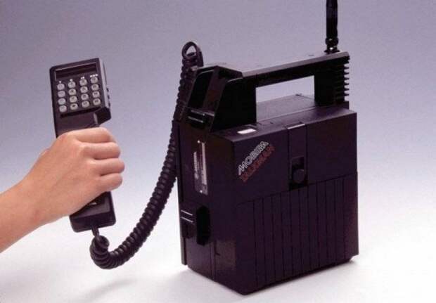 Мобильный телефон Nokia Mobira Talkman 1984. С большим зарядным аккумулятором