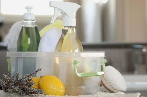 Средство для мытья посуды помогает в решение многих проблем в быту