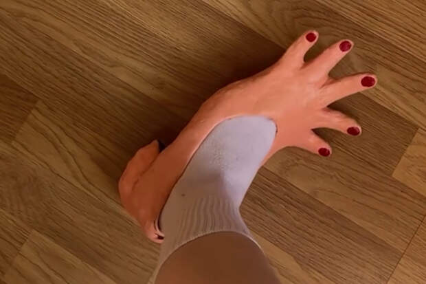 В сети оценили кастомные свадебные туфли российской художницы с фразой «пойдут на развод»