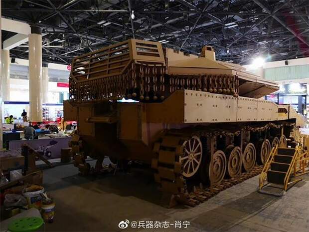 Очумелые ручки: картонная копия боевого танка в натуральную величину выставка, картон, макет, меркава, пекин, сделай сам, танк