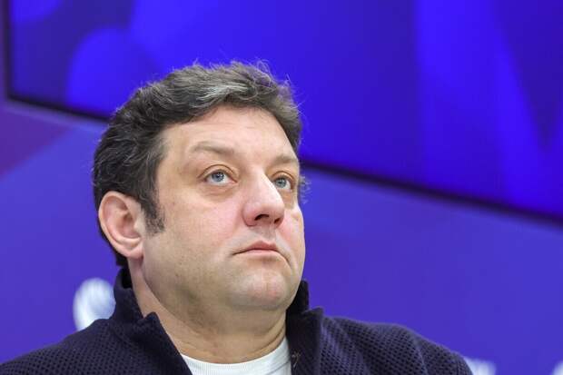 Михаил Полицеймако накануне 50-летнего юбилея убрал елку