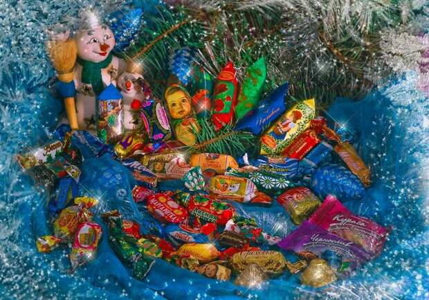 «Конфеты от Деда Мороза», как в СССР появилась традиция сладких новогодних подарков