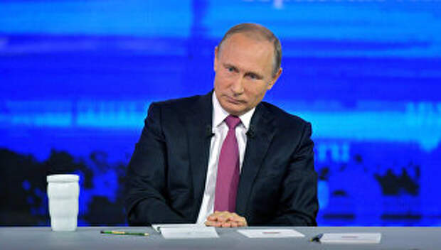Президент РФ Владимир Путин во время ежегодной Прямой линии. 15 июня 2017