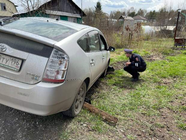 В Свердловской области таксист насмерть сбил пассажира, которого привёз в сад