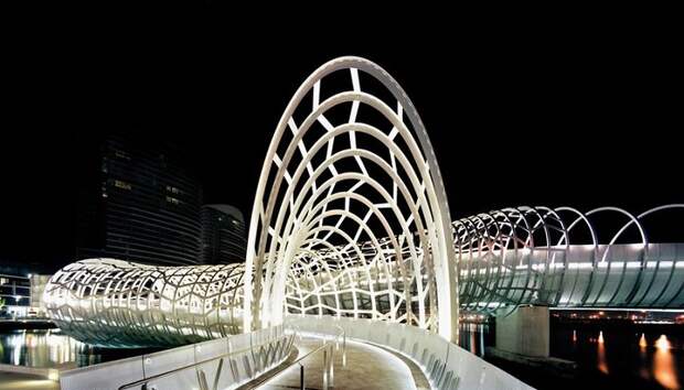 Змеевидный мост в Мельбурне соединил новый район со старой частью города (Webb Bridge, Австралия). | Фото: qwizz.ru.