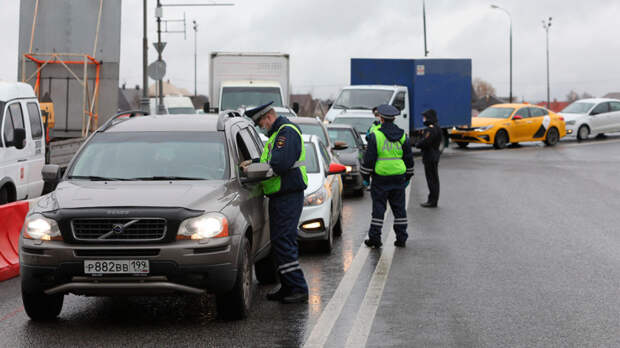 ТАСС: водители новых регионов должны до 1 января заменить регистрационные документы и номера на российские