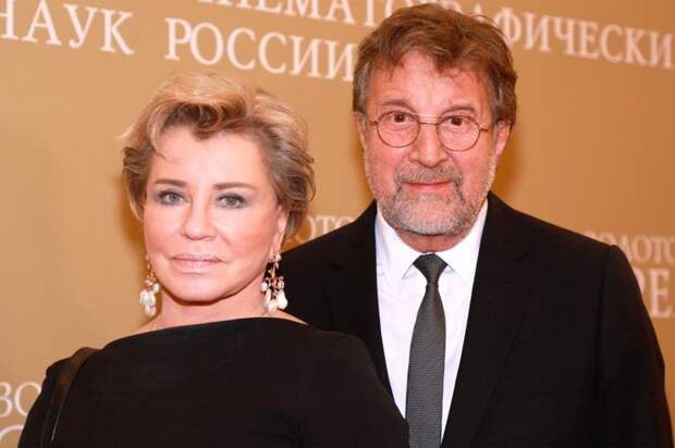 Леонида Ярмольника и его жену Оксану экстренно госпитализировали в Москве