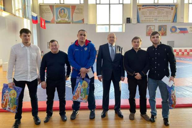 Спортсменам из Лефортова вручили награды в Федерации борьбы Москвы