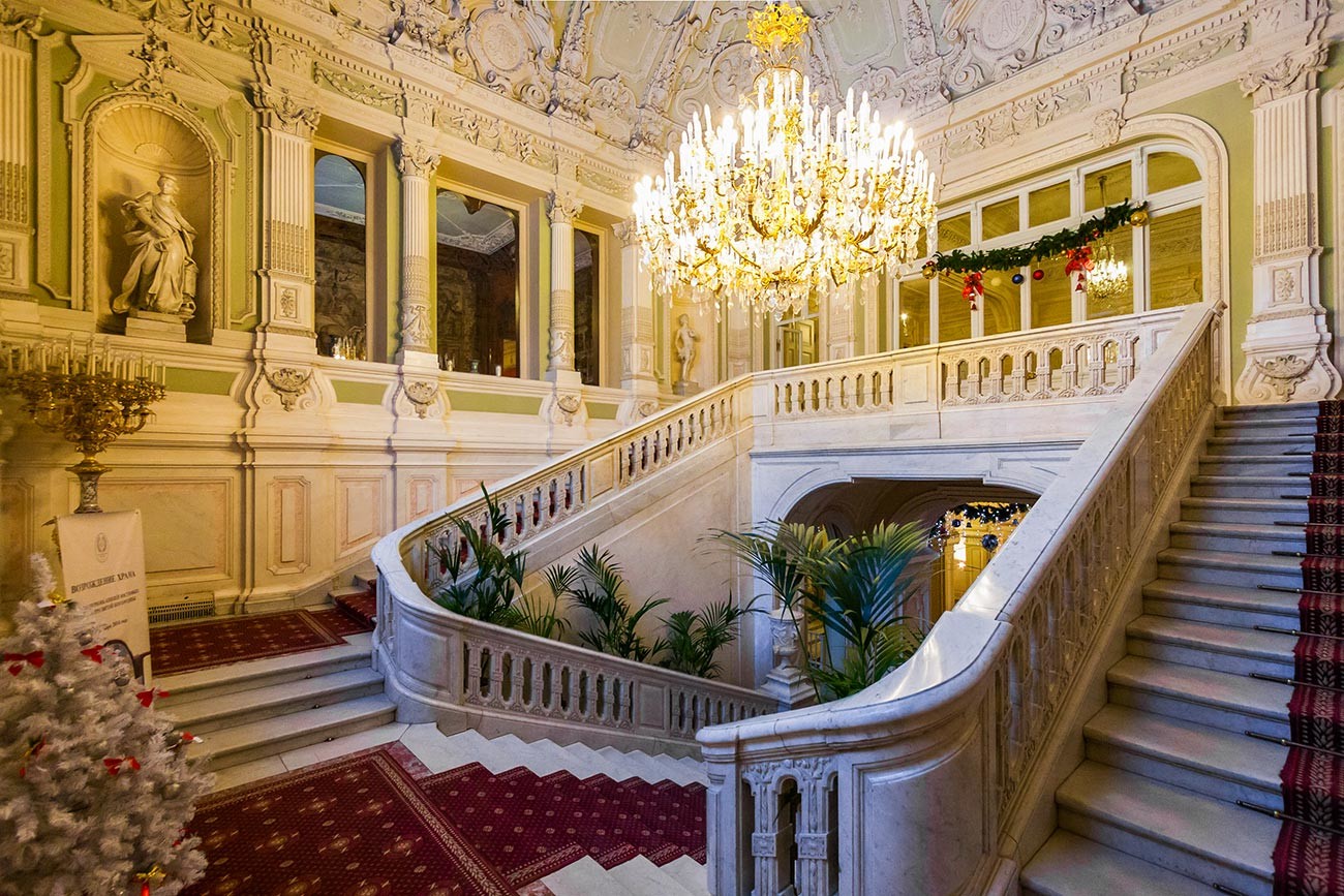 10 зданий Санкт-Петербурга, сногсшибательных ИЗНУТРИ (ФОТО)