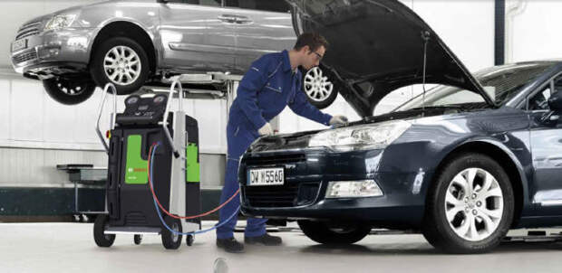 Обслуживать кондиционер нужно хотя бы раз в два года. Обслуживать кондиционер нужно хотя бы раз в два года.