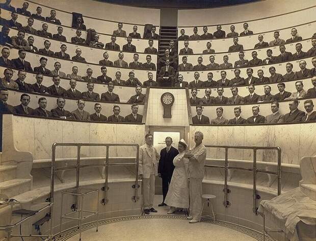 16. Хирургический амфитеатр Гилберта, медицинский класс и персонал, 1910 г. 16. Хирургический амфитеатр Гилберта, медицинский класс и персонал, 1910 г.
