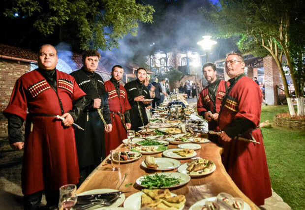Грузинское гостеприимство передается поколениями /Фото: culture.ru 