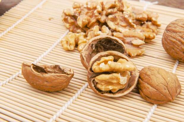 Бульон, яйца, салат: 7 продуктов, которые улучшают здоровье мозга