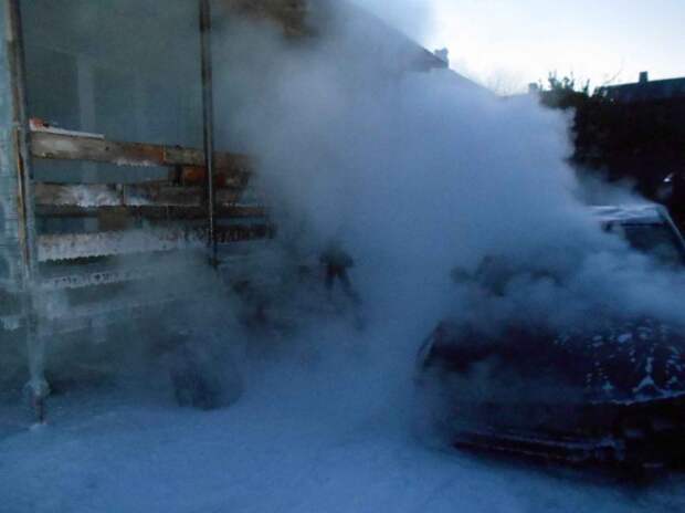 Горели автомобиль и дом: за один день в Бобруйске произошло два пожара.