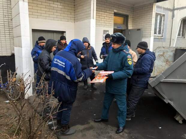 Встреча с населением / Фото: Пресс-служба МЧС по ЮВАО