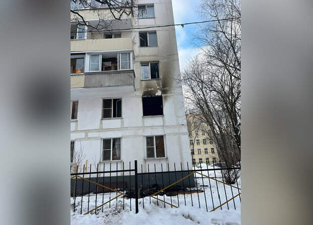Тело мужчины с ножевыми ранениями нашли в сгоревшей квартире на востоке Москвы