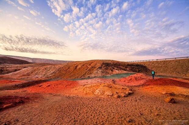 Выглядит как пейзажи Перу или Китая. Это цветной песок в пустыне Негев Израиль, красиво, красивые места, природа, страны, страны мира, фото, фотограф