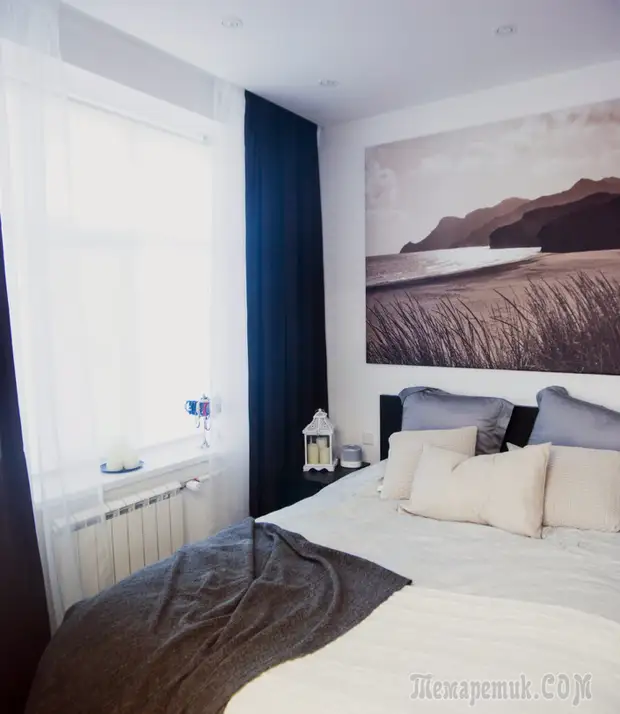 Черно-белая магия питерской сталинки с потолком-хамелеоном