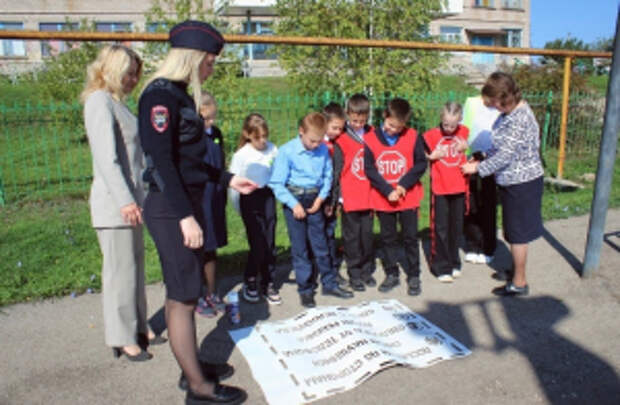В Самарской регионе полицейские и представители общественных советов провели профилактические мероприятия с детьми