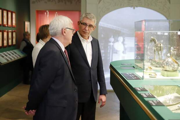 Губернатор Тульской области посетил выставку полковых реликвий в Туле