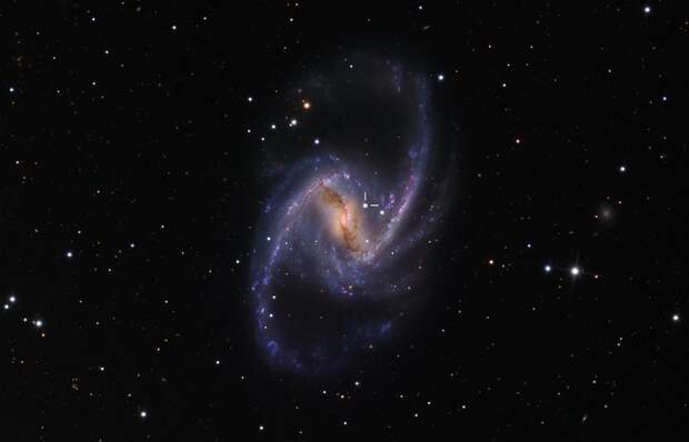 Спиральная галактика с перемычкой в созвездии Печь интересное, космос, красота